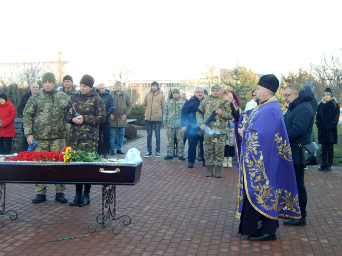 В Южному попрощалися з загиблим Воїном Русланом Жорняком