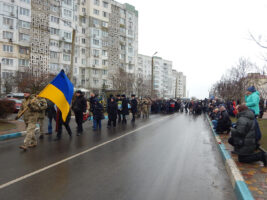 Южненська громада попрощалася з загиблим Героєм України Денисом Опанасковичем