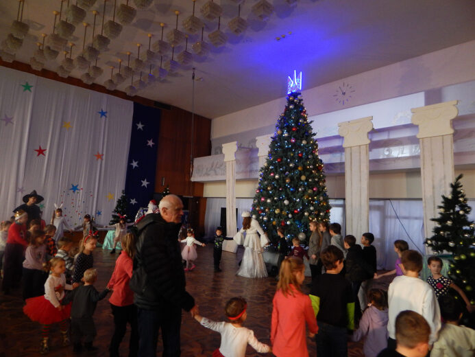 В Южному розпочалися новорічні вистави для дітей 
