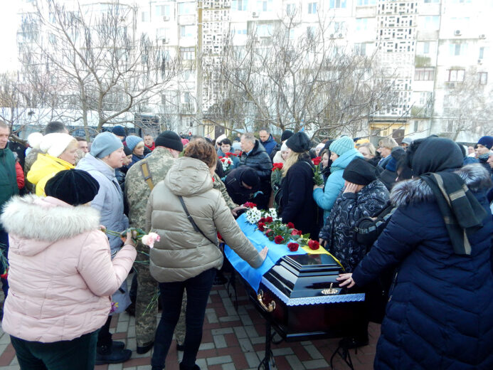 В Южному попрощались з Захисниками України Станіславом Годовенко та Сергієм Чайківським