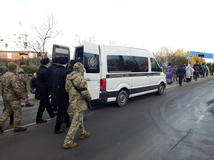 В Южному попрощалися з загиблим Воїном Русланом Жорняком