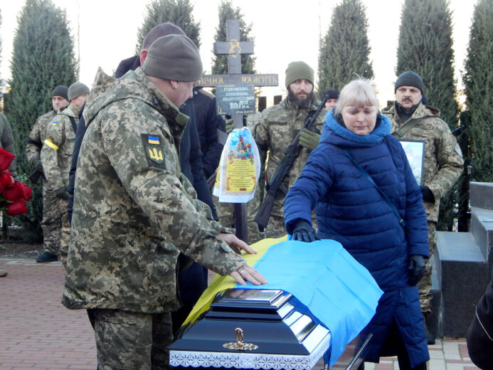 В Южному попрощались з Захисниками України Станіславом Годовенко та Сергієм Чайківським