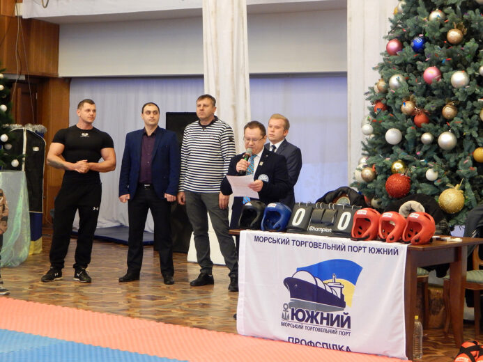 В Южному відбувся різдвяний турнір з кікбоксингу, присвячений Воїнам ЗСУ