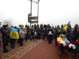 Южненська громада попрощалася з загиблим Героєм України Денисом Опанасковичем
