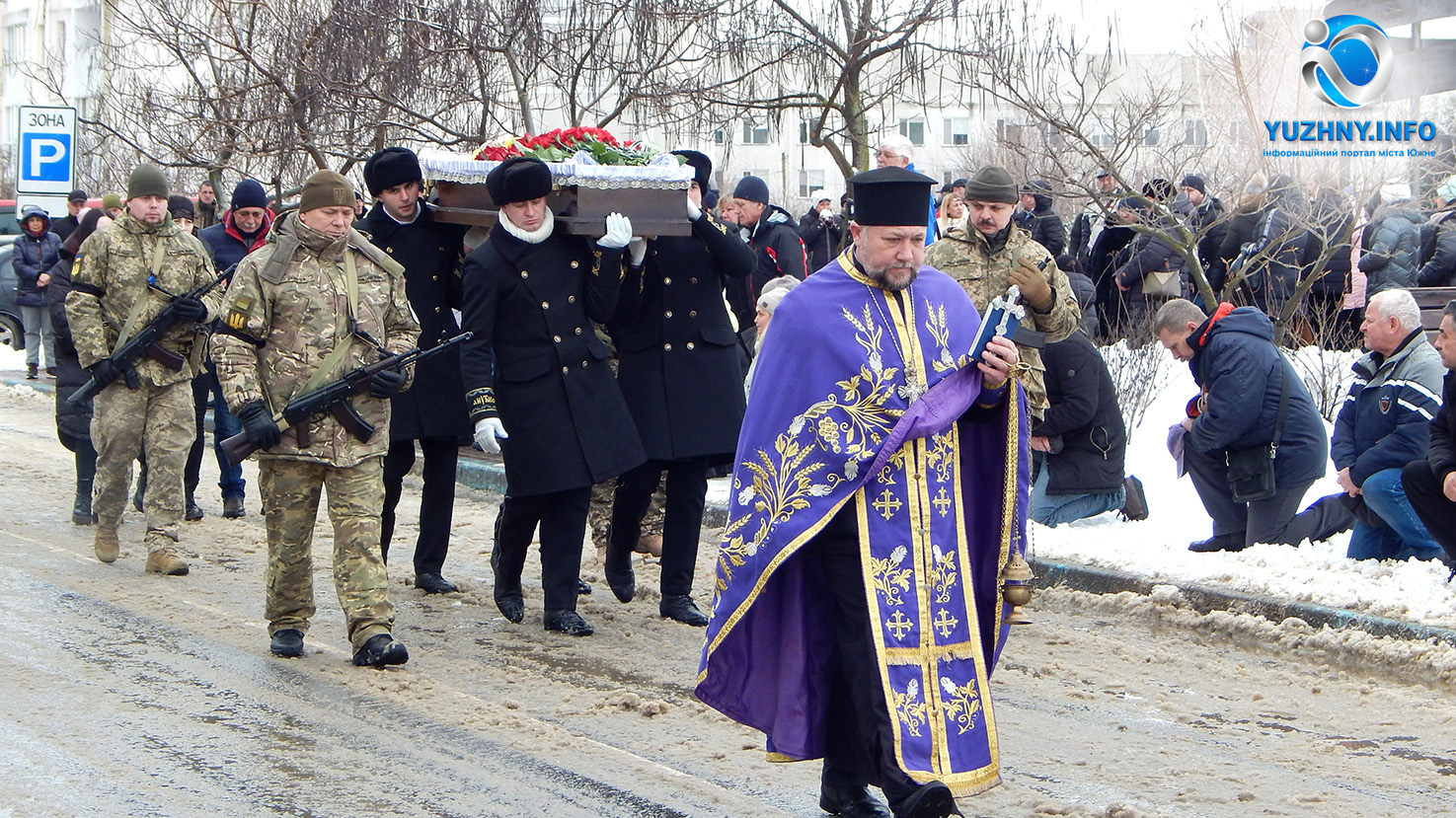 Южненці провели в останню путь 33-річного військового Віктора Кравченка