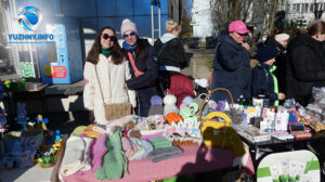 Фото з Залужним, вертеп та флешмоб: в Южному зібрали майже 250 тисяч гривень на ЗСУ