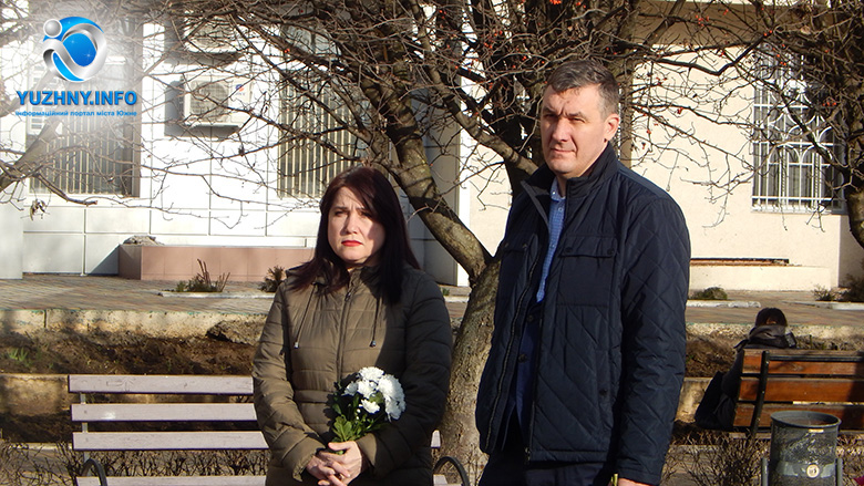 В Южному напередодні Дня Соборності України відбулося покладання квітів