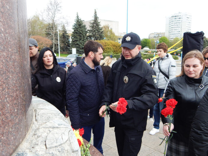 В Южному відбувся мітинг-реквієм з нагоди 37-ї річниці Чорнобильської катастрофи