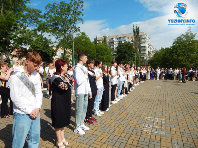 В двох школах Южного пролунав останній дзвоник 