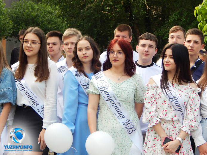 В двох школах Южного пролунав останній дзвоник 