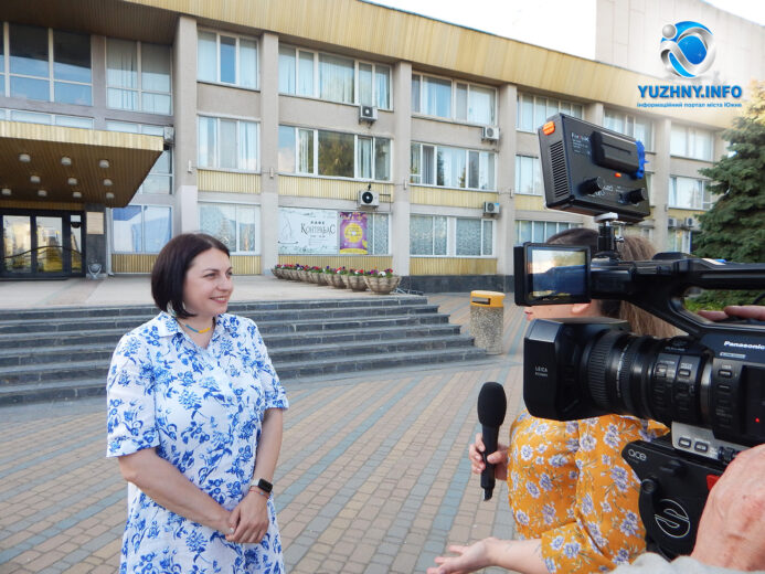 За лаштунками Палацу культури: для южненців провели екскурсію з нагоди 35-річчя ПК