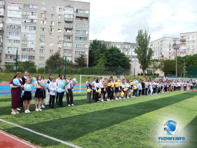 В двох школах Южного пролунав останній дзвоник 