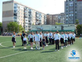 В Ліцеї №3 «Авторська школа М.П.Гузика» зранку 31 травня на стадіоні відбулась шкільна лінійка