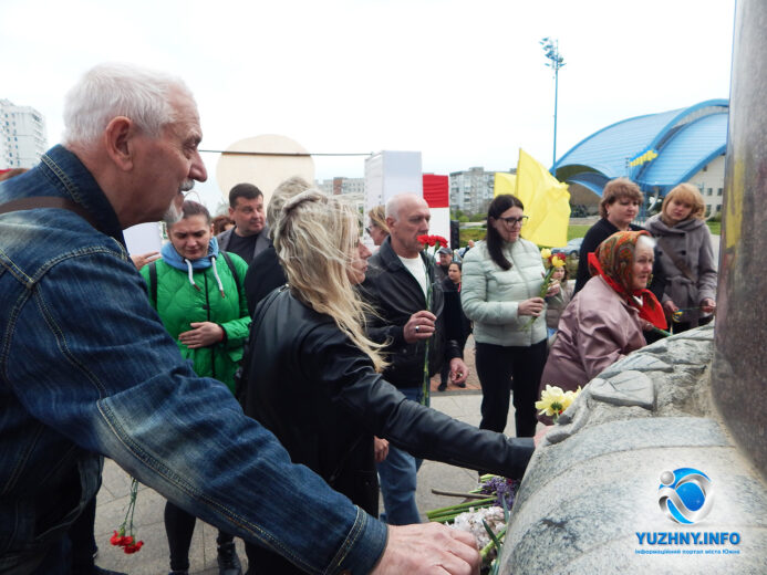 Через повітряну тривогу мітинг в Южному відмінили